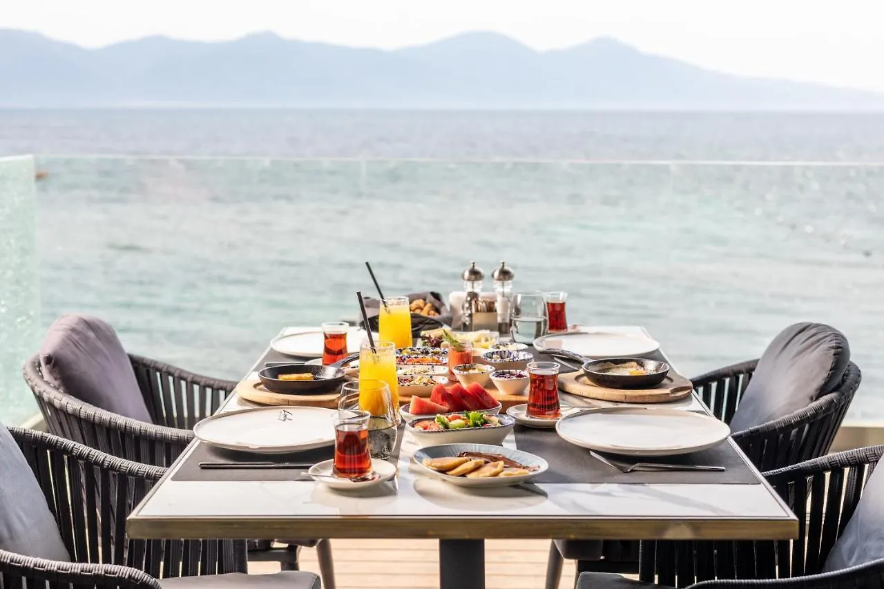 Unique Life Style Hotel كوشاداسيه